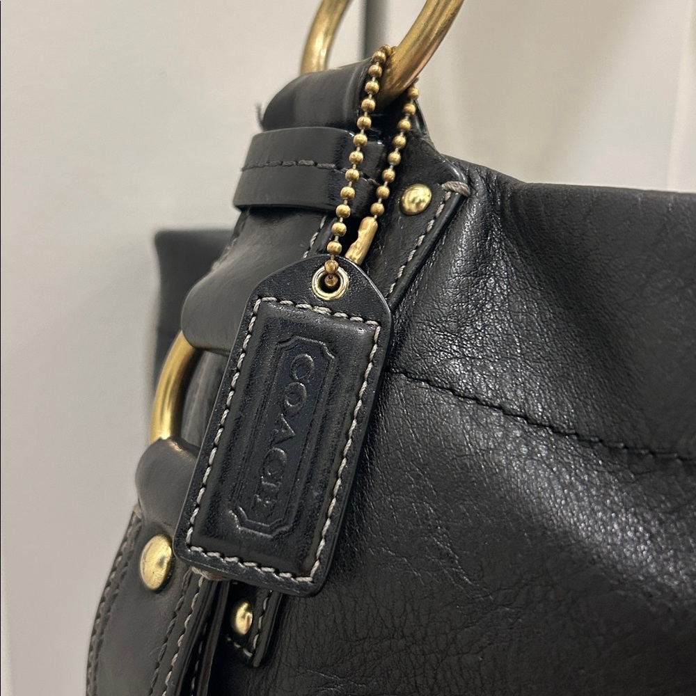 Coach Carly Hobo Bag in Black Leather with Gold Hardware & Turnlocks - Picture 4 of 17